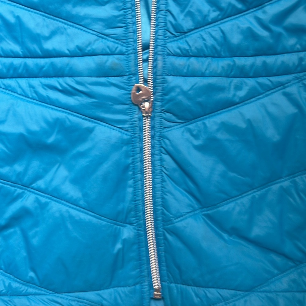 Guess Women’s Puffer Jacket In Bright Blue- Minor Flaws And Stains - Picture 2 of 7